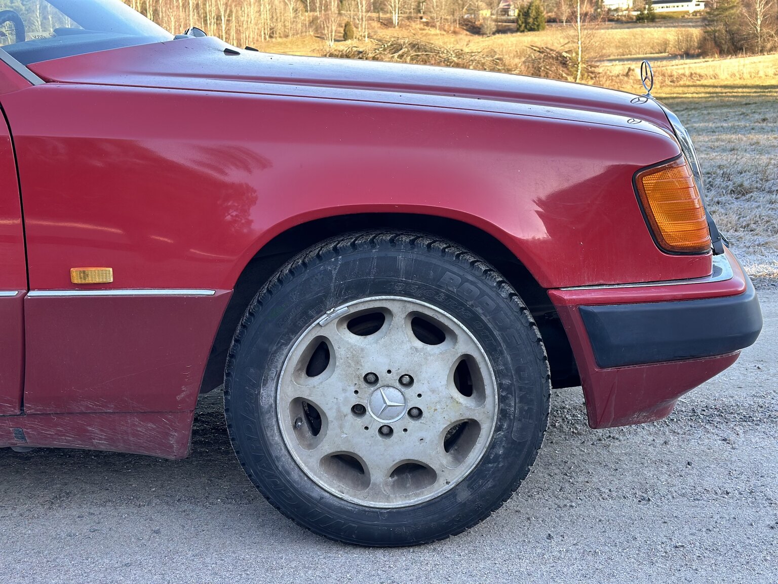 Exteriörbild på 1990 Mercedes-Benz 200 E