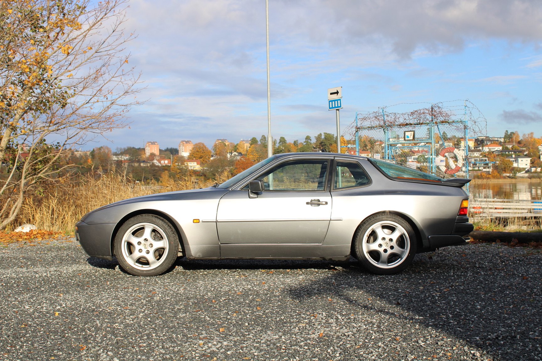 Exterior image of 1991 PORSCHE 944 S2