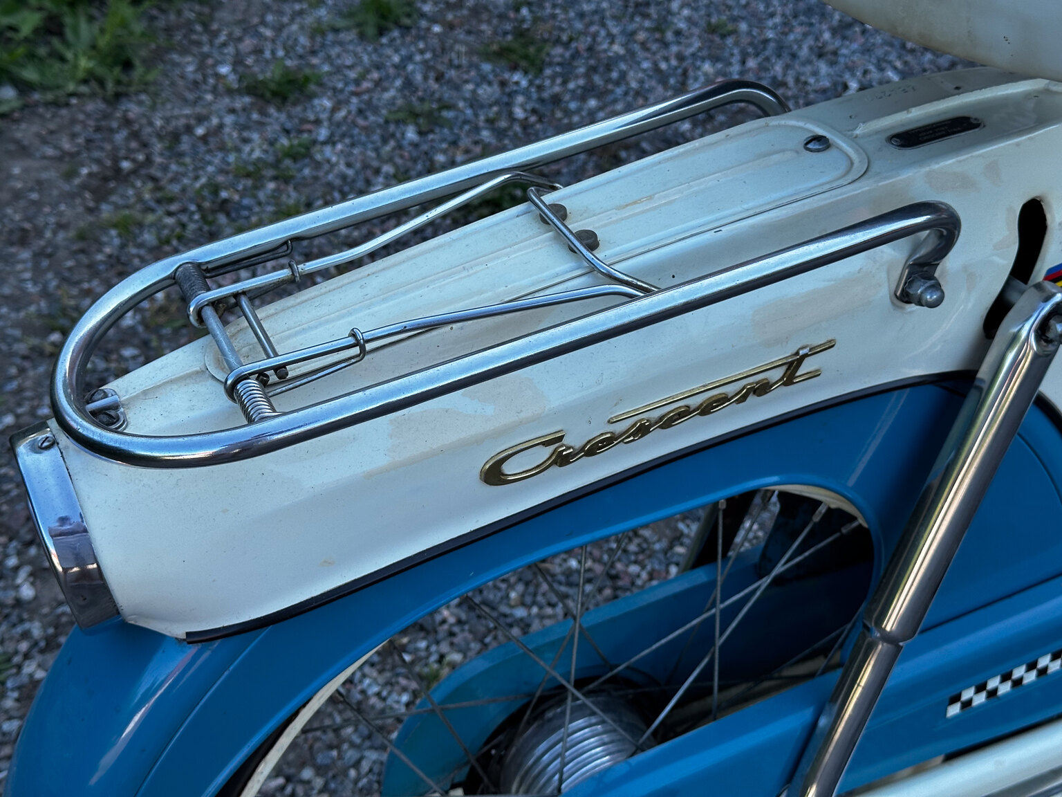 Exterior image of 1963 Crescent 1163 Raket