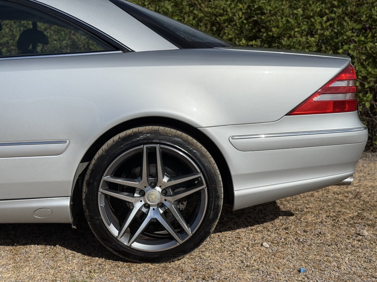 Exterior image of 2000 Mercedes-Benz CL 500
