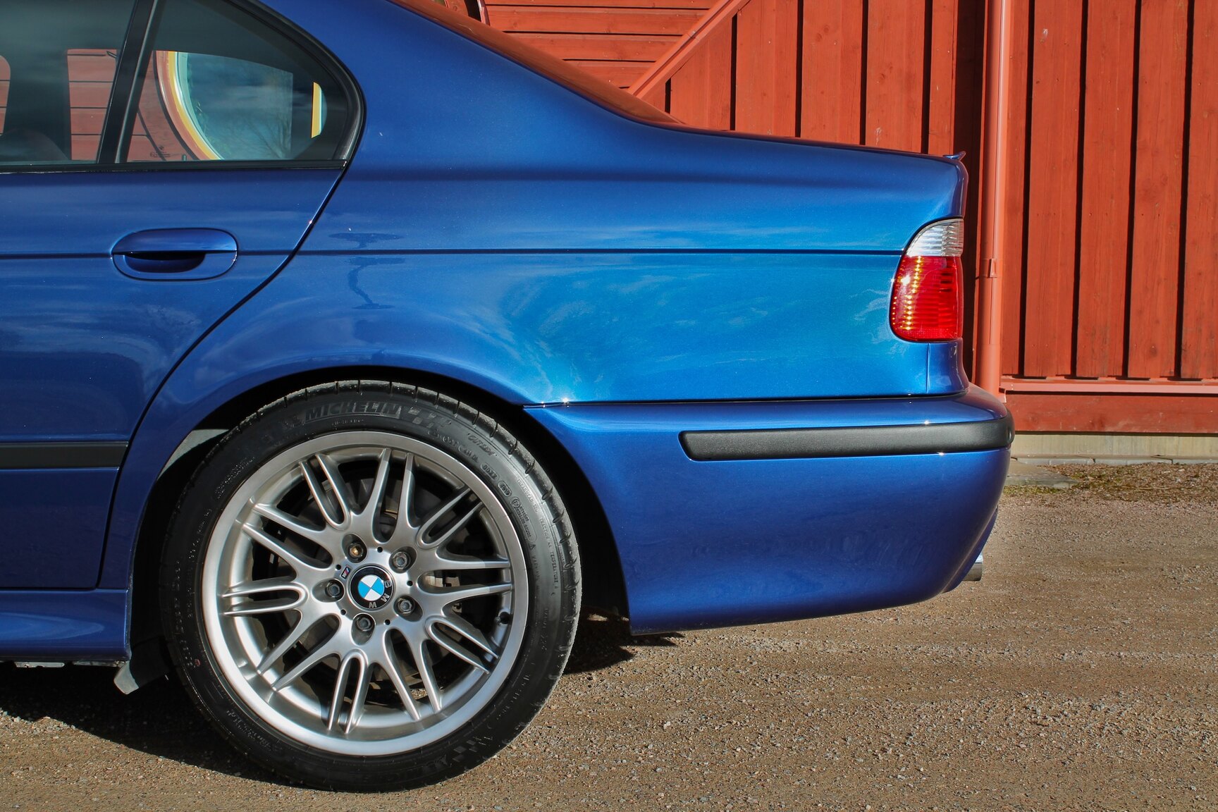 Exteriörbild på 2003 BMW M5