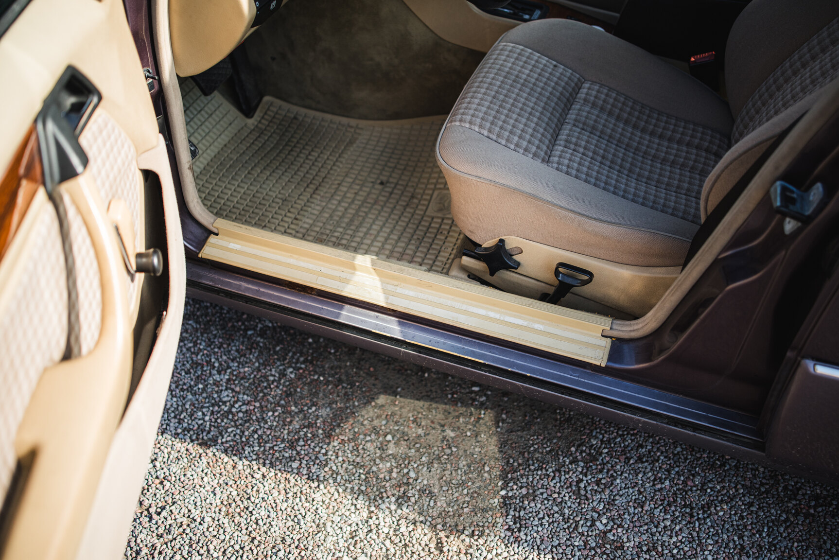 Interior image of 1993 Mercedes-Benz E 220