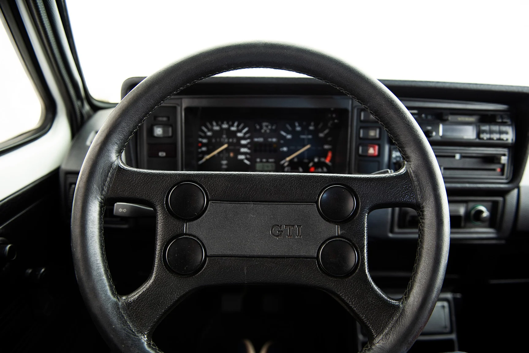 Innenraumfoto von 1984 Volkswagen Golf GTI "Special" (13)