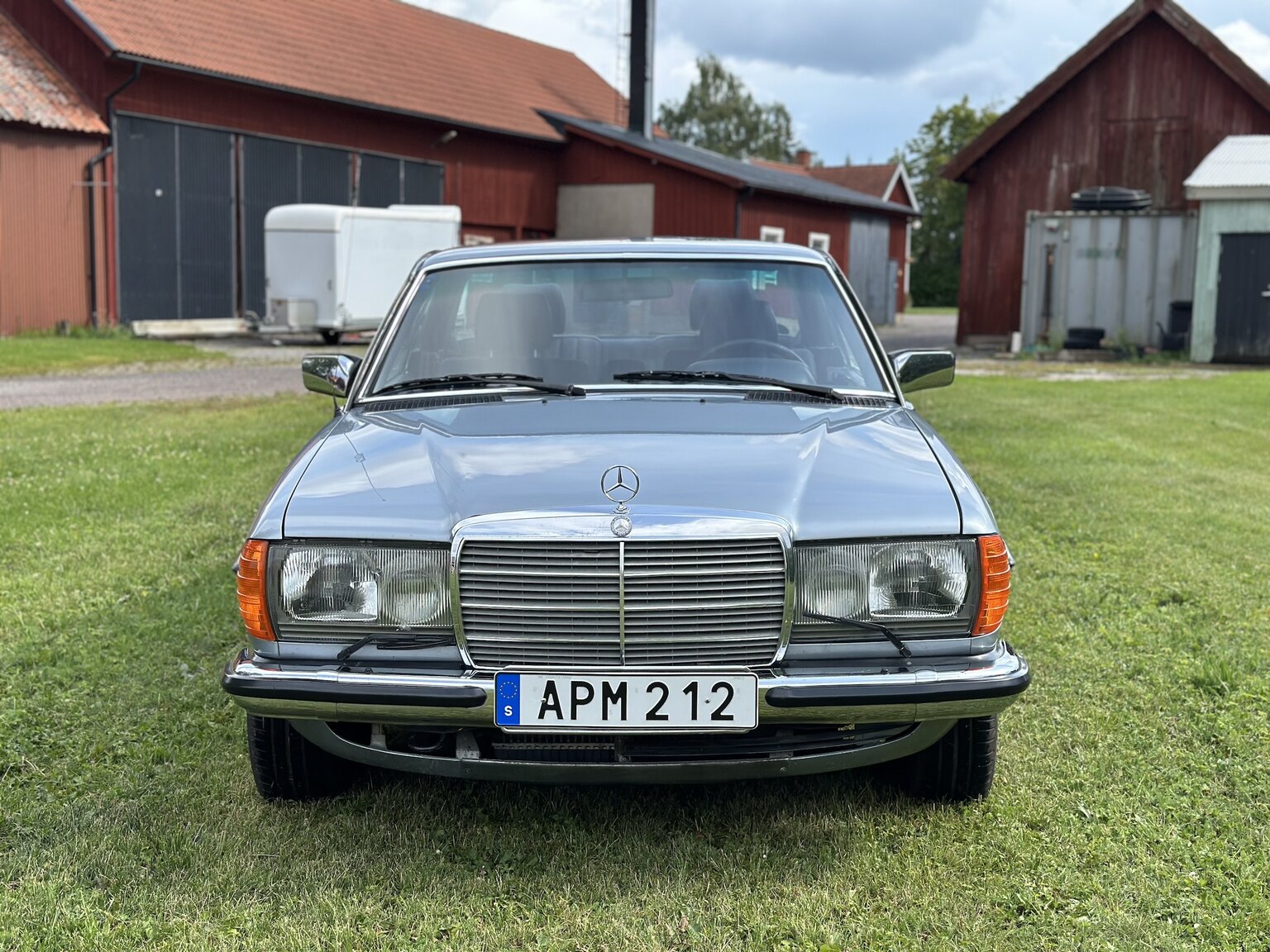 Exteriörbild på 1984 Mercedes-Benz 230 CE