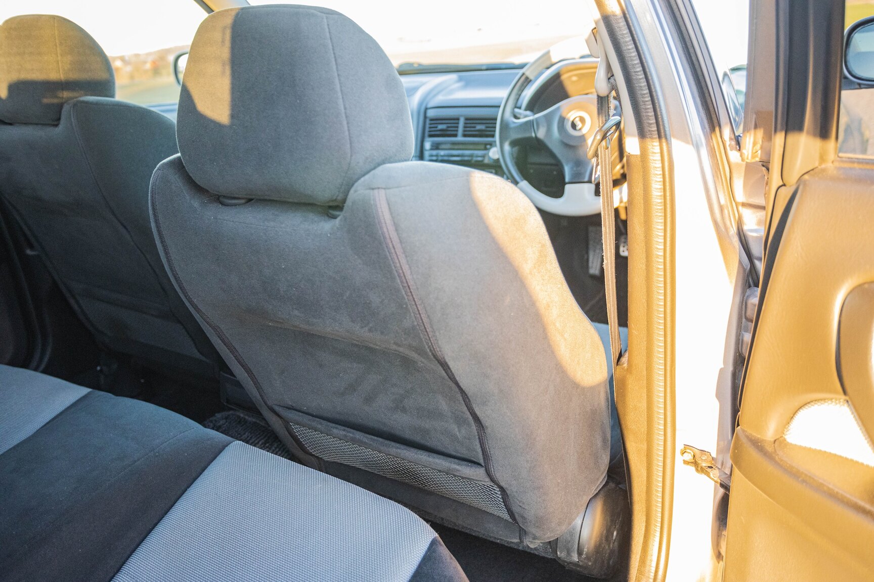 Interior image of 2000 Nissan Skyline R34 GT 2.5