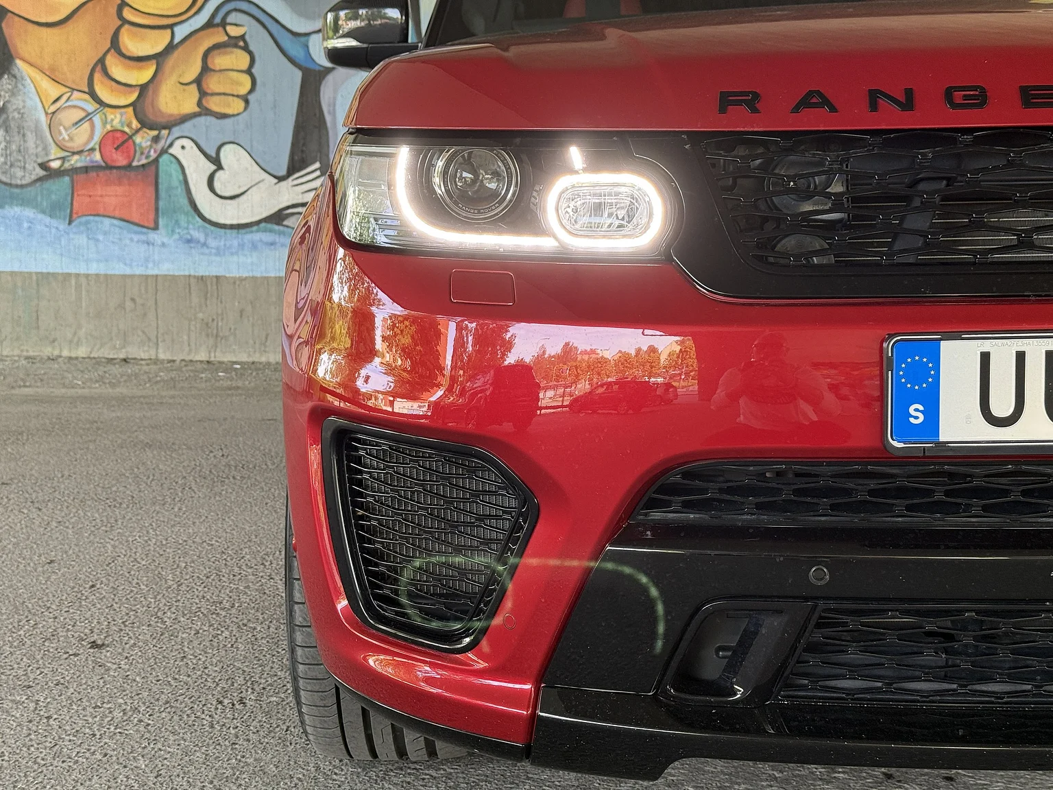 Exteriörbild på 2017 Range Rover Sport SVR (20)