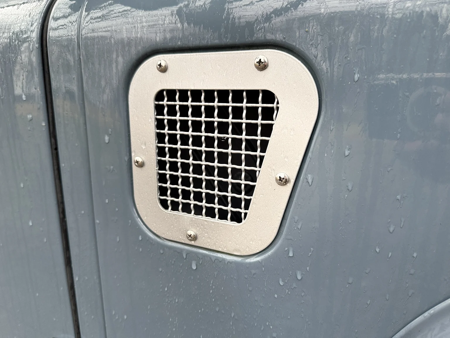 Exteriörbild på 2000 Land Rover Defender 110 C (36)