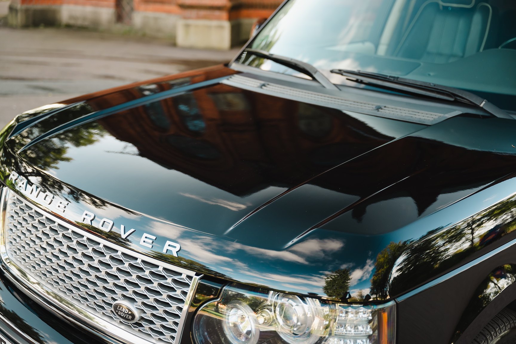 Exterior image of 2012 Range Rover 4.4 TDV8 Westminster 