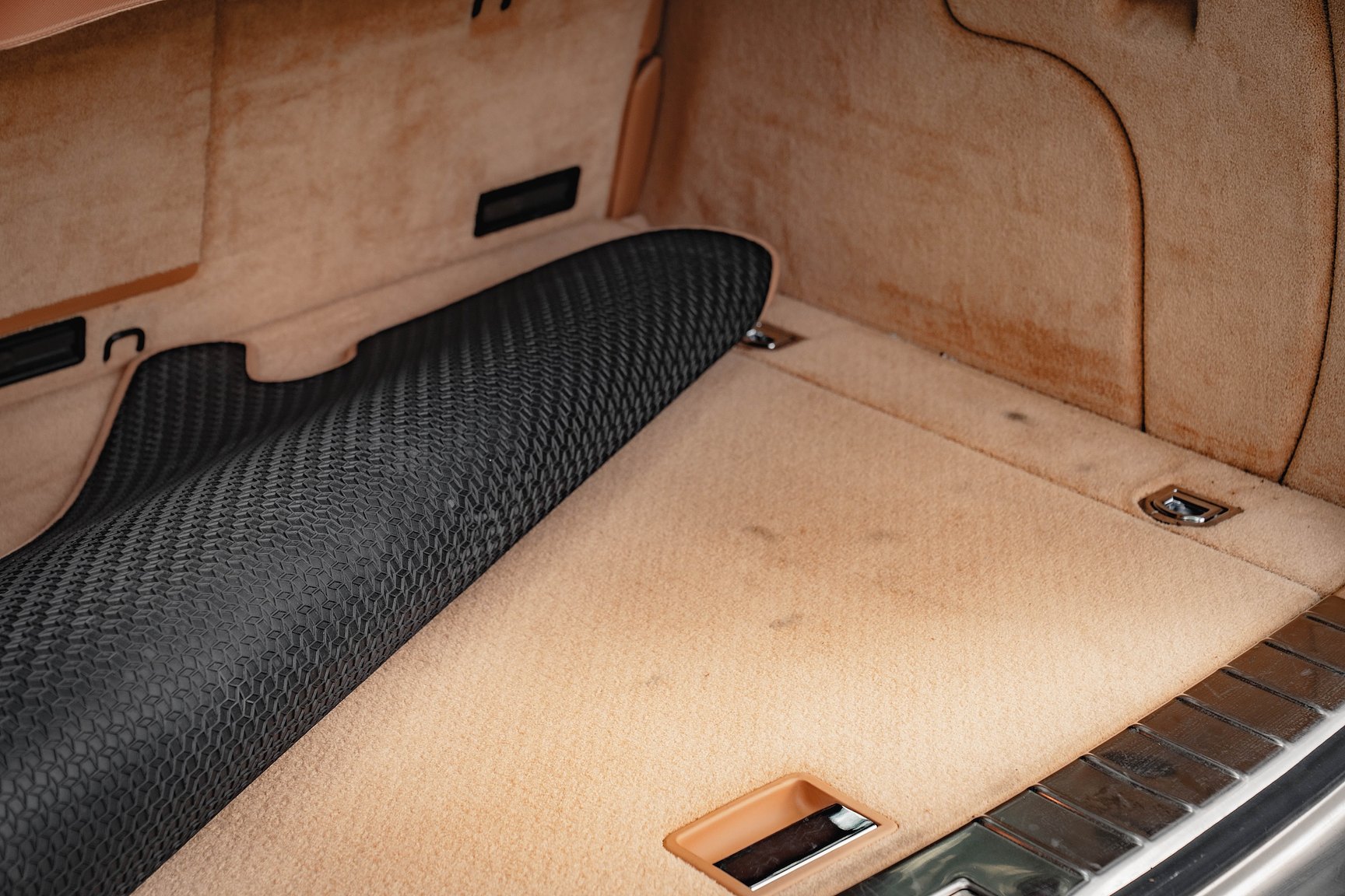Interior image of 2005 Porsche Cayenne Turbo WLS