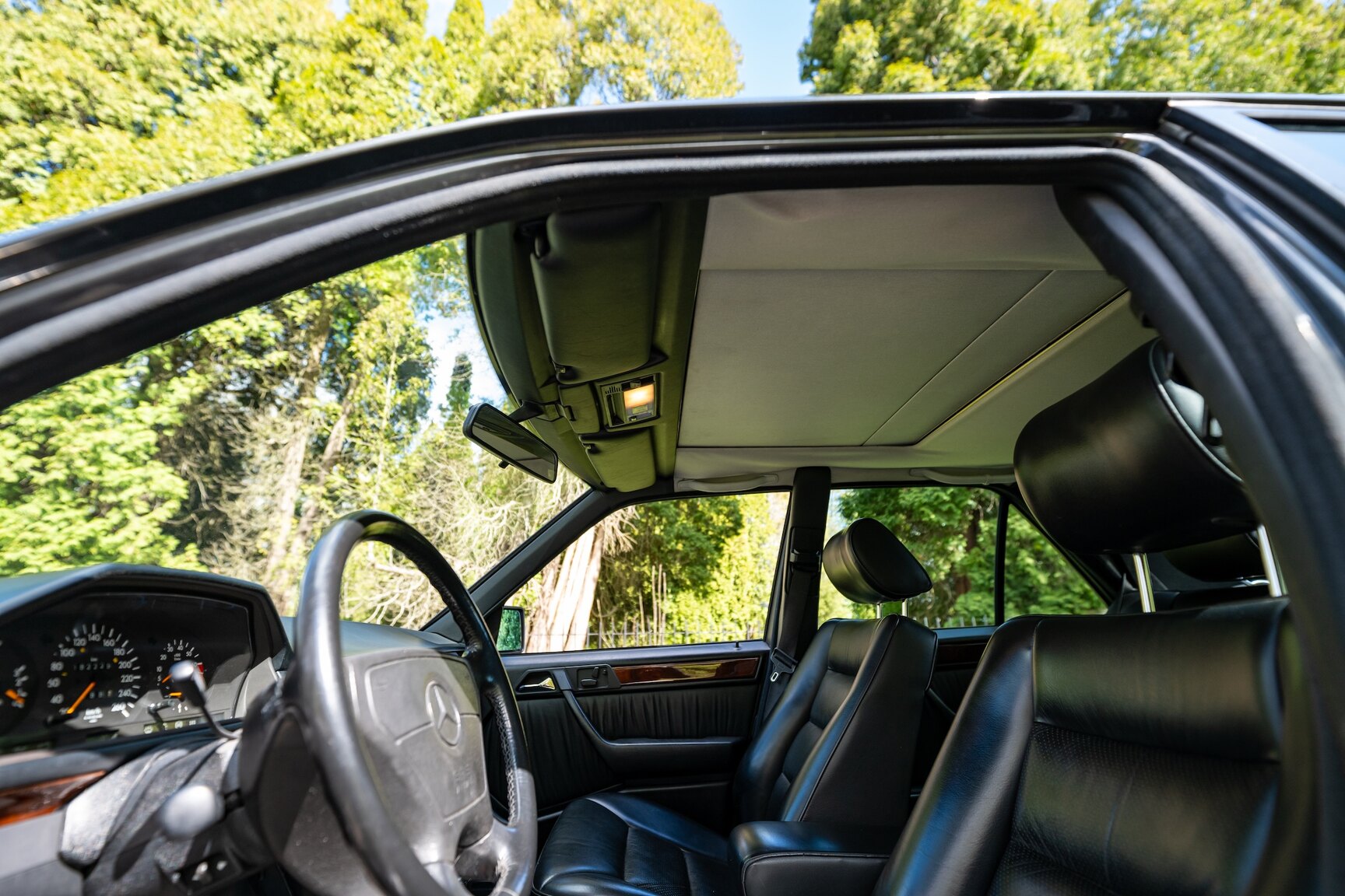 Interior image of 1993 Mercedes-Benz 400 E