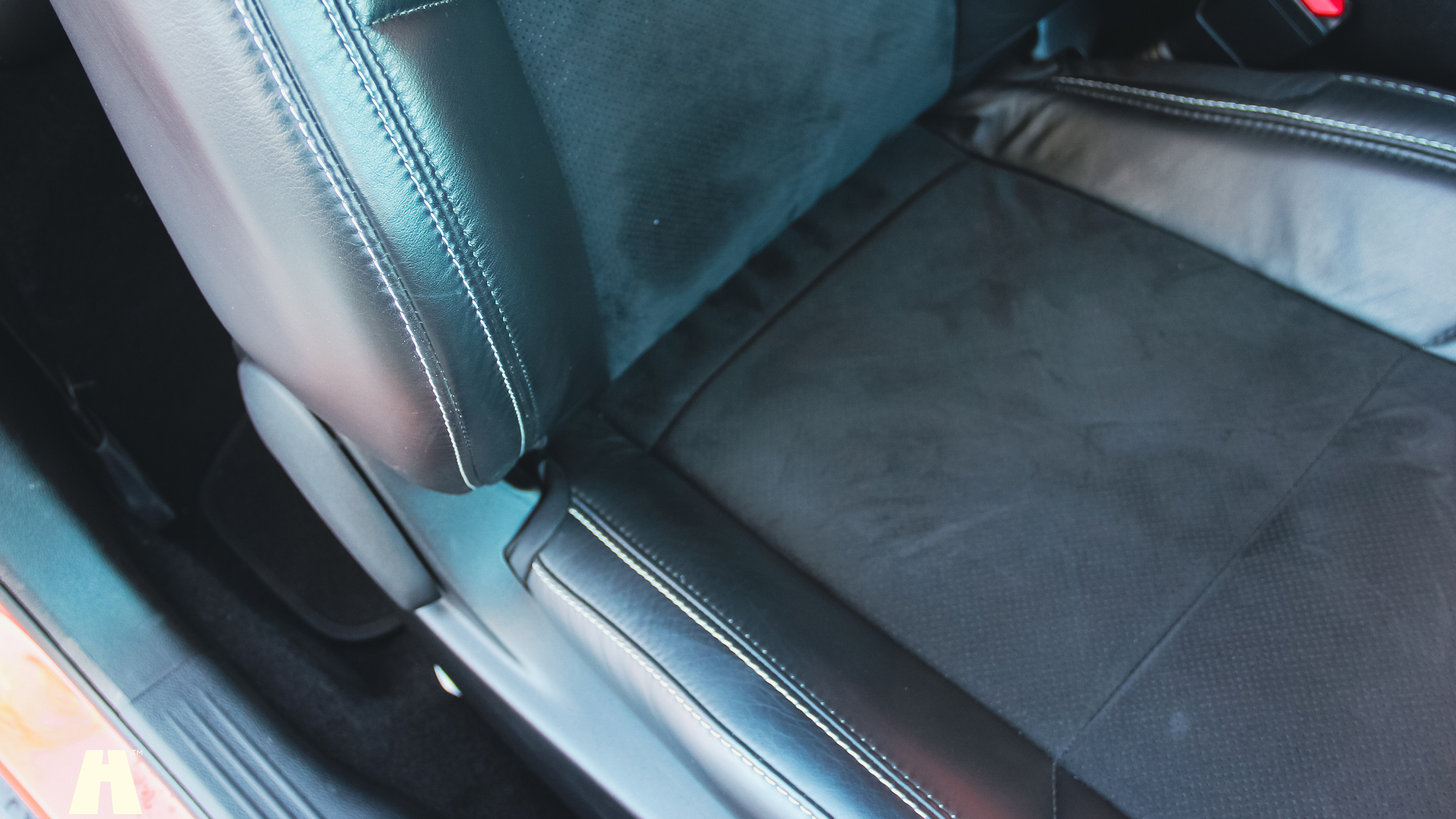 Interior image of 2019 Dodge Challenger Hellcat (17)