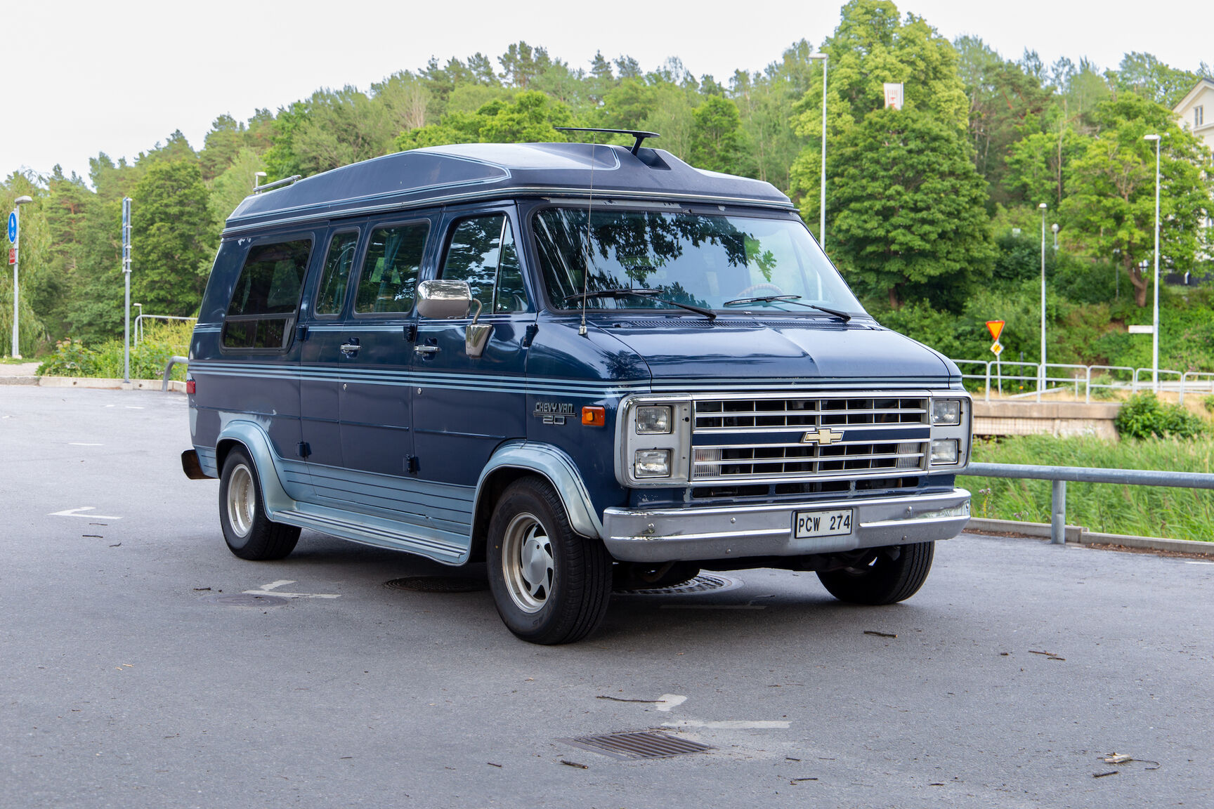 Exterior image of 1989 Chevrolet G20 Conversion Van