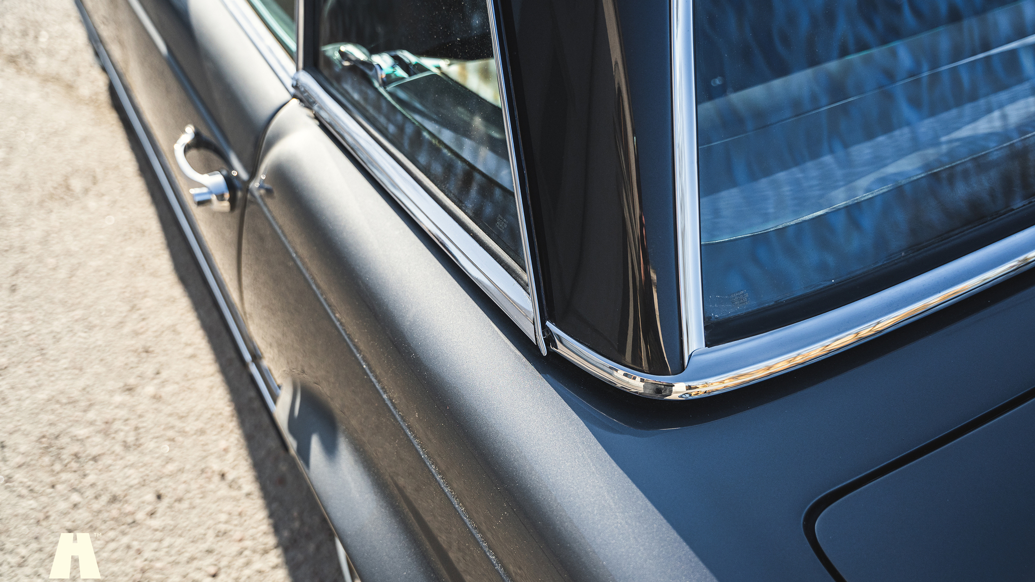 Exterior image of 1970 Mercedes 280 SL Pagoda (70)