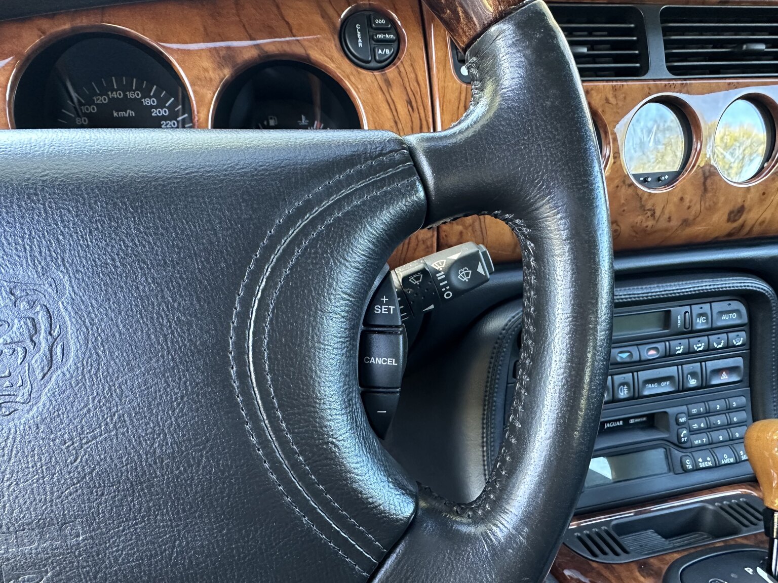 Interiörbild 2000 Jaguar XK 8