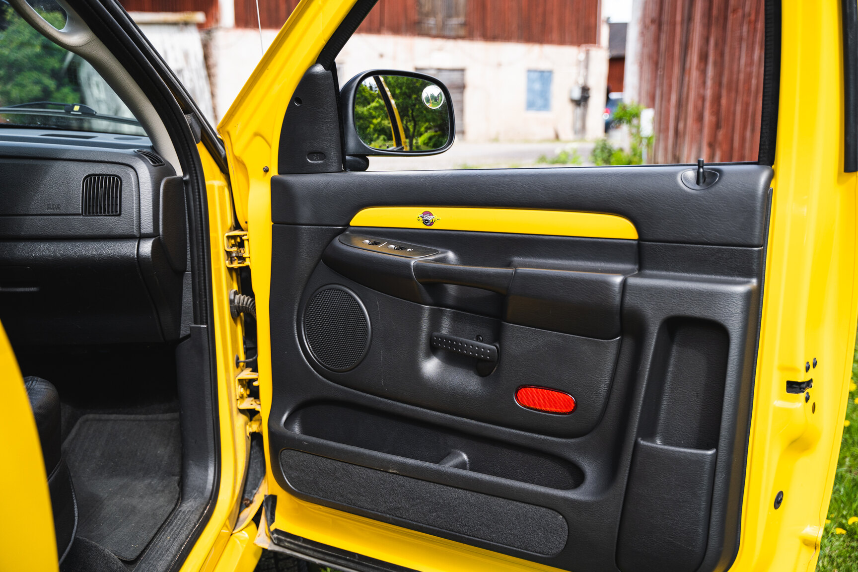 Interiörbild 2005 Dodge Ram 1500 Bumble Bee