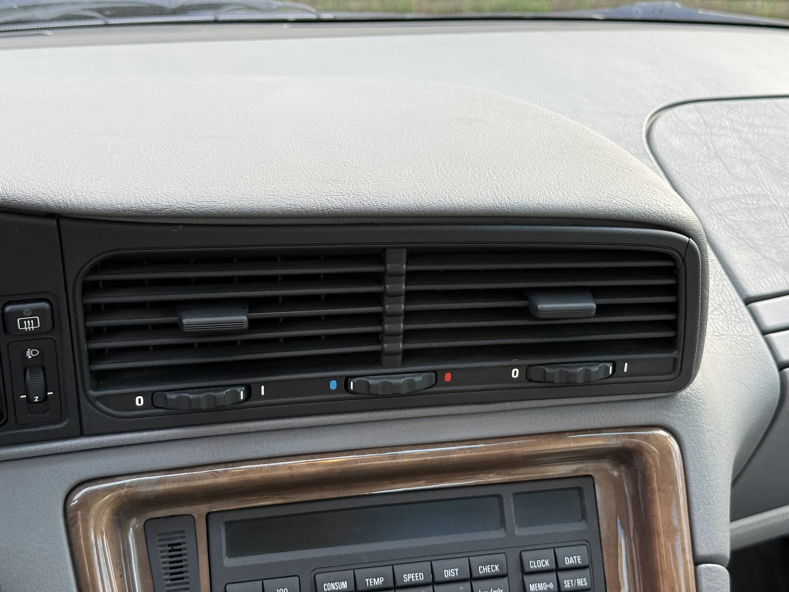 Innenraumfoto von 1994 BMW 840Ci (18)
