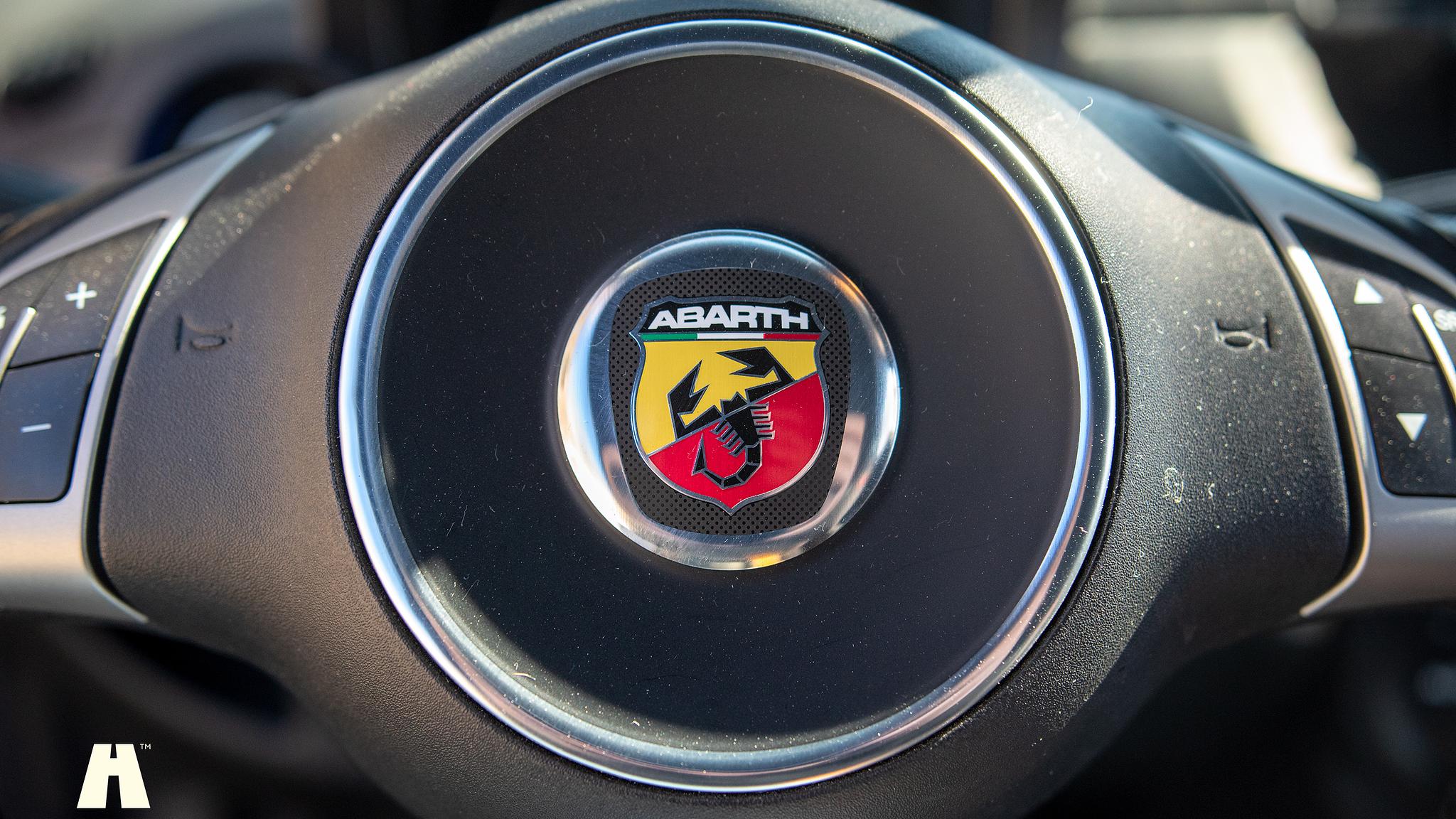 Interiörbild 2016 Abarth 595 Competizione (27)