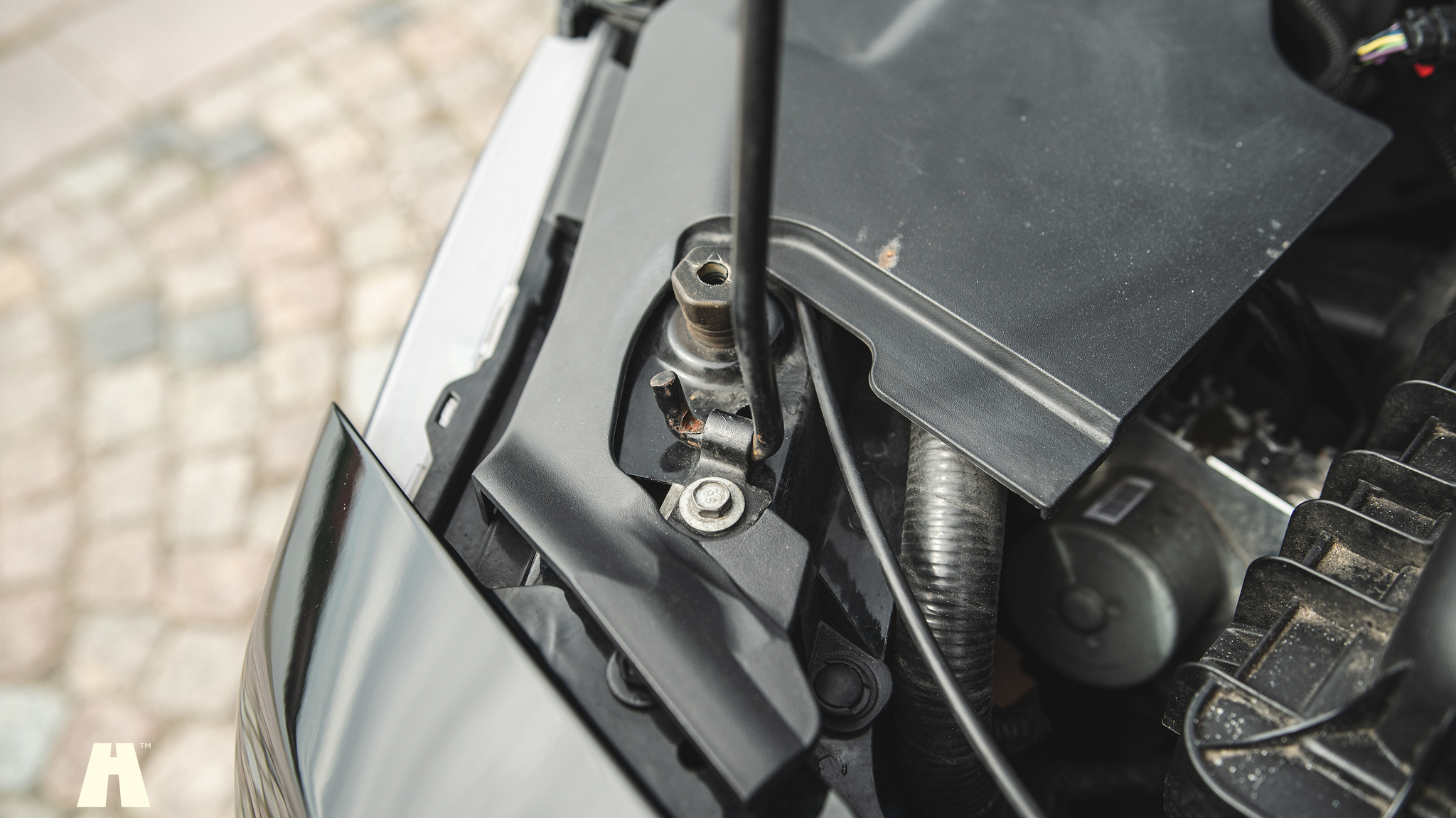 Image of 2010 Ford Mustang GT  mechanics