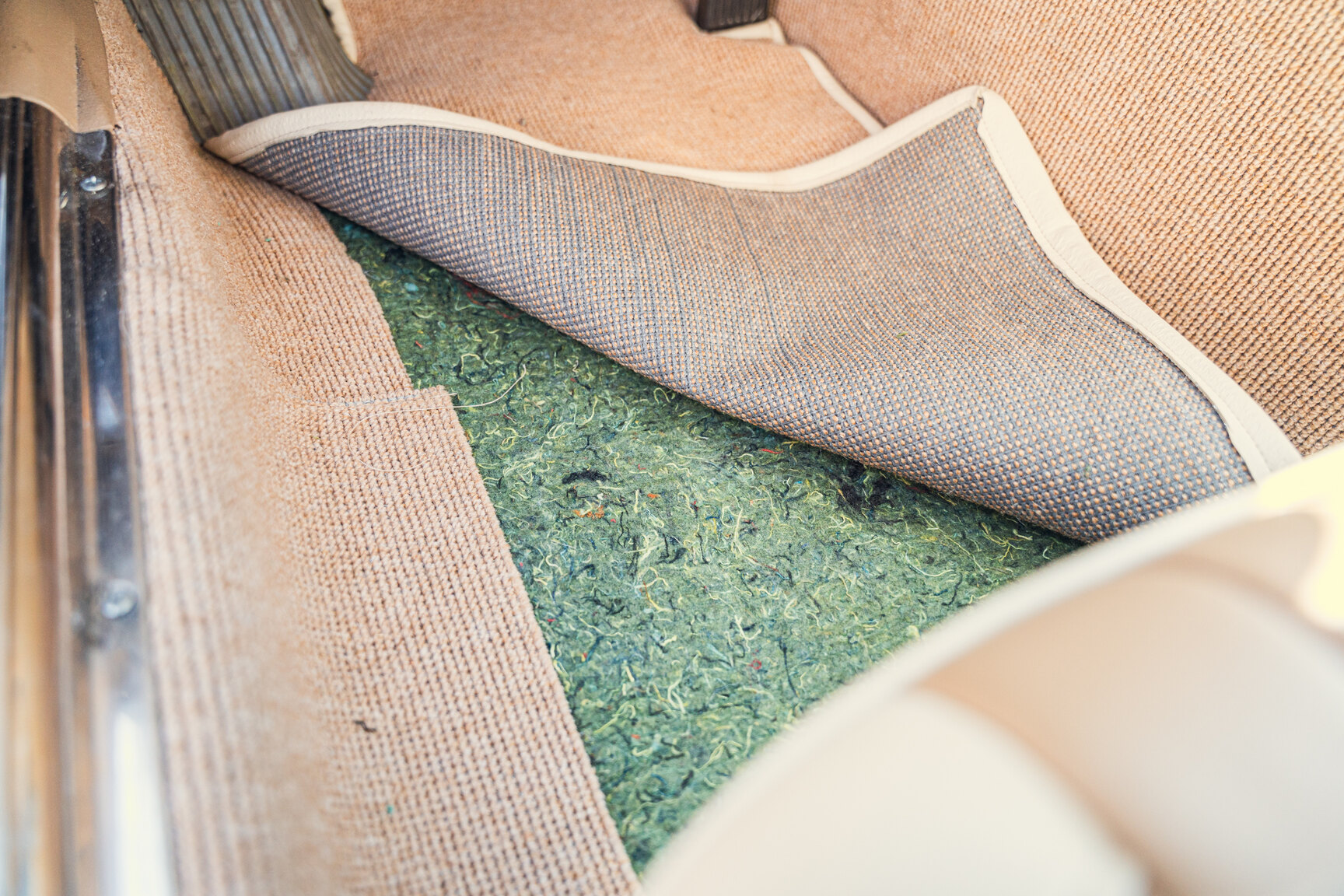 Interior image of 1976 Mercedes-Benz 450 SLC (41)