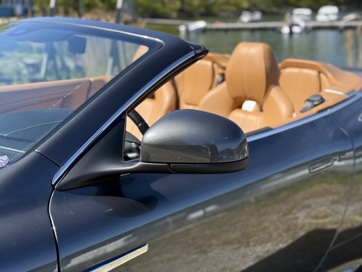 Exteriörbild på 2015 Aston Martin DB9 Volante