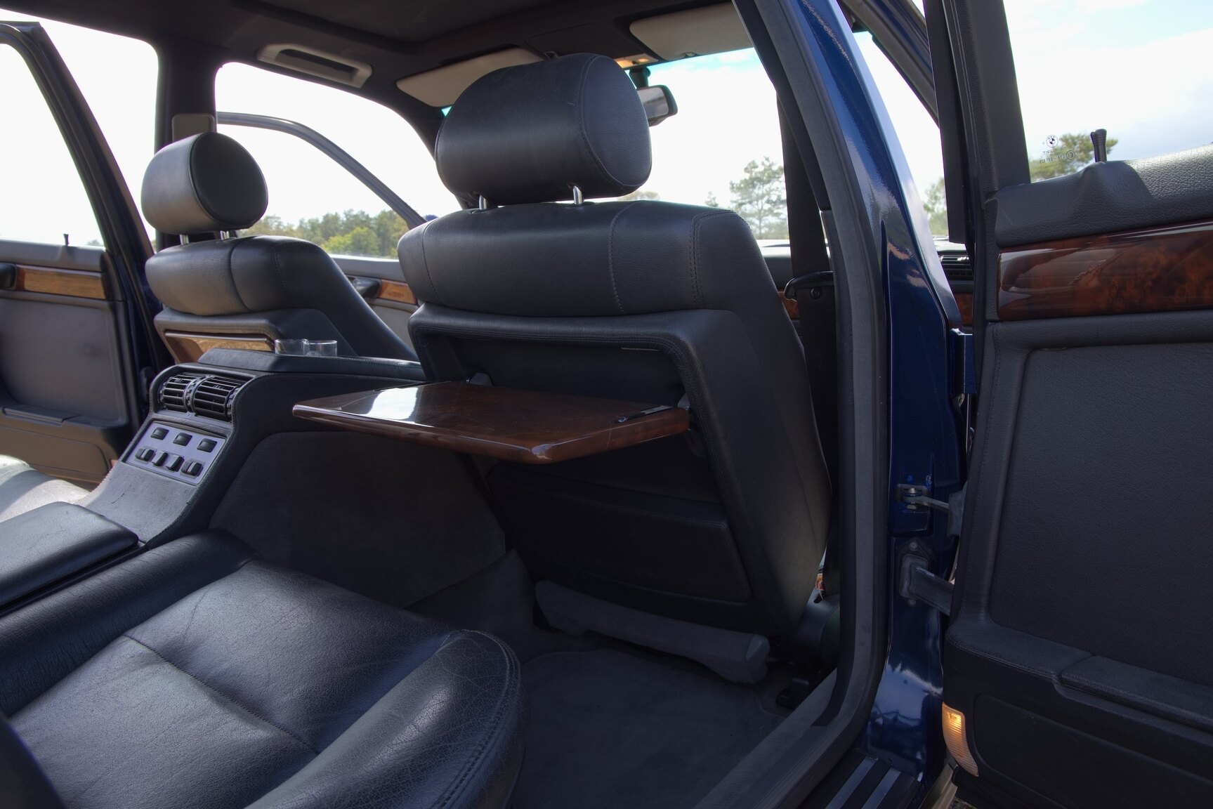 Interior image of 1990 BMW 750 IAL Highline