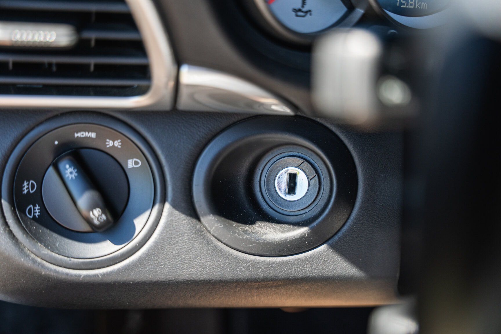 Innenraumfoto von 2008 Porsche 911 Turbo Cabriolet (42)