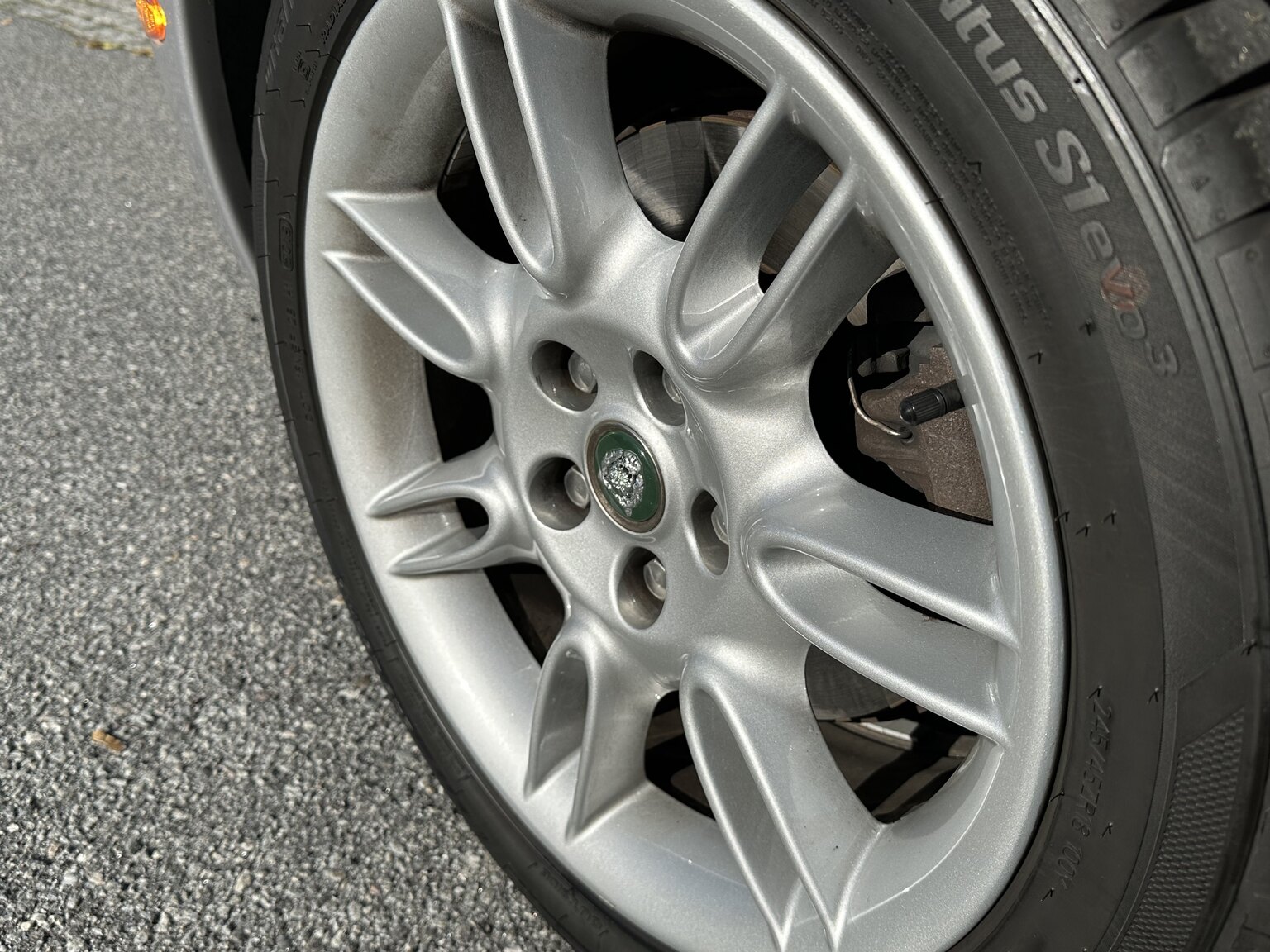 Exteriörbild på 2000 Jaguar XK 8