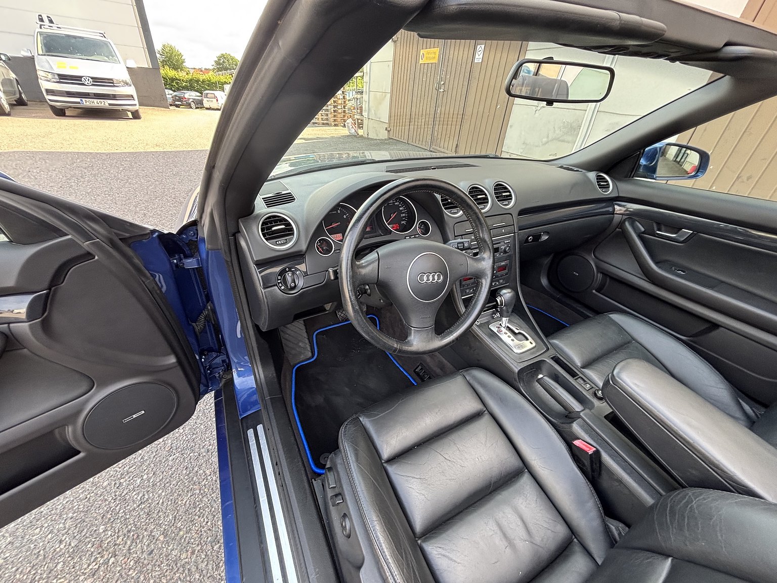 Interior image of 2003 Audi A4 Cabriolet 2.4 V6 Multitronic