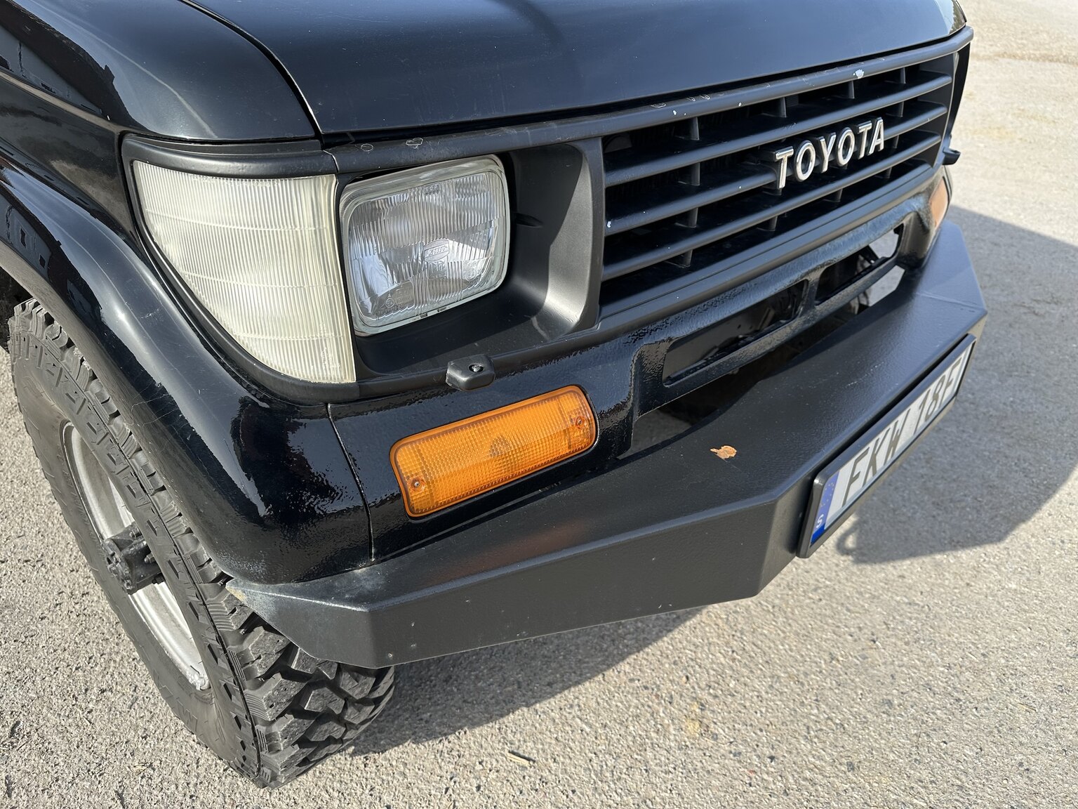 Exterior image of 1993 Toyota Land Cruiser Serie 70