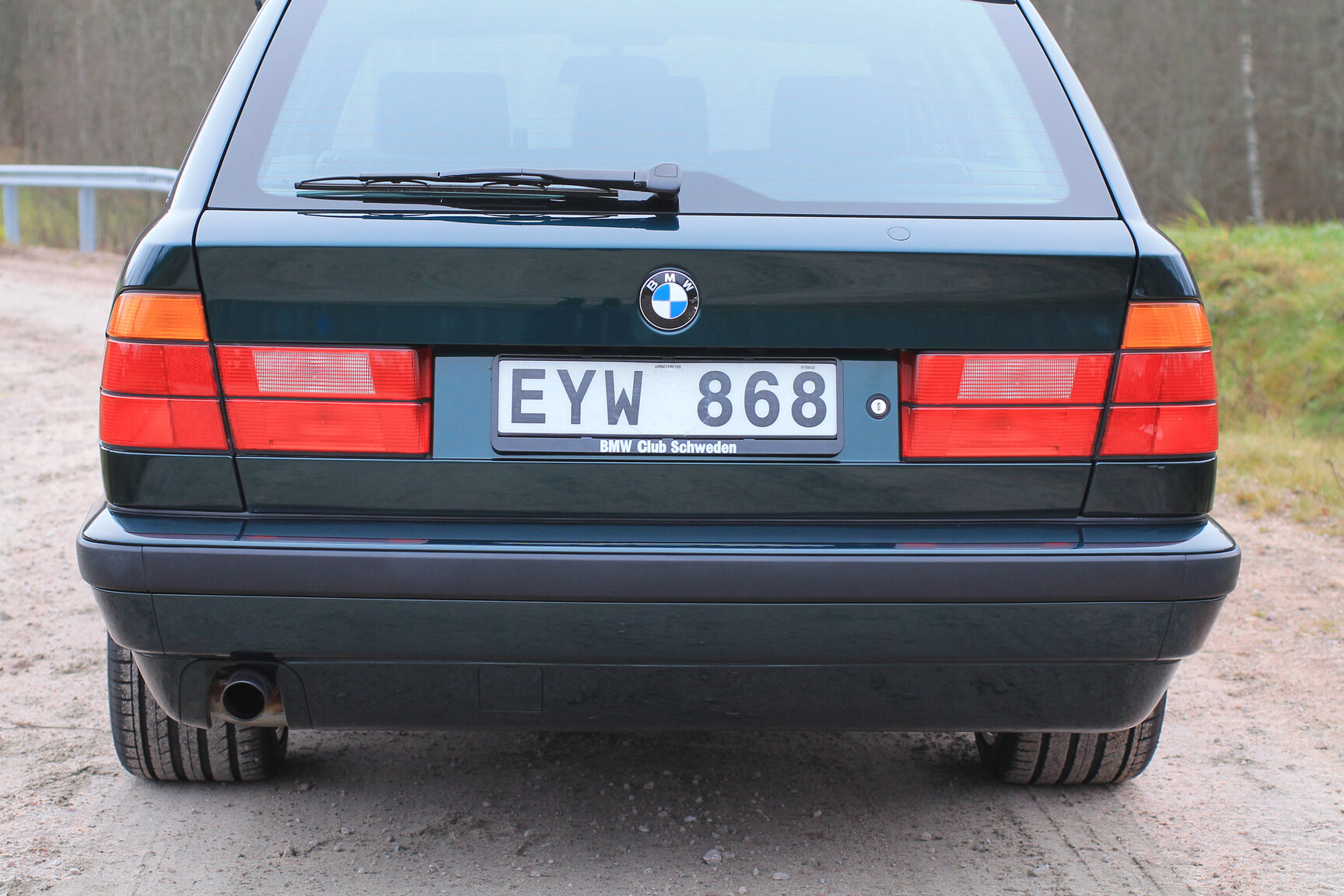 Exterior image of 1996 BMW 520i Touring