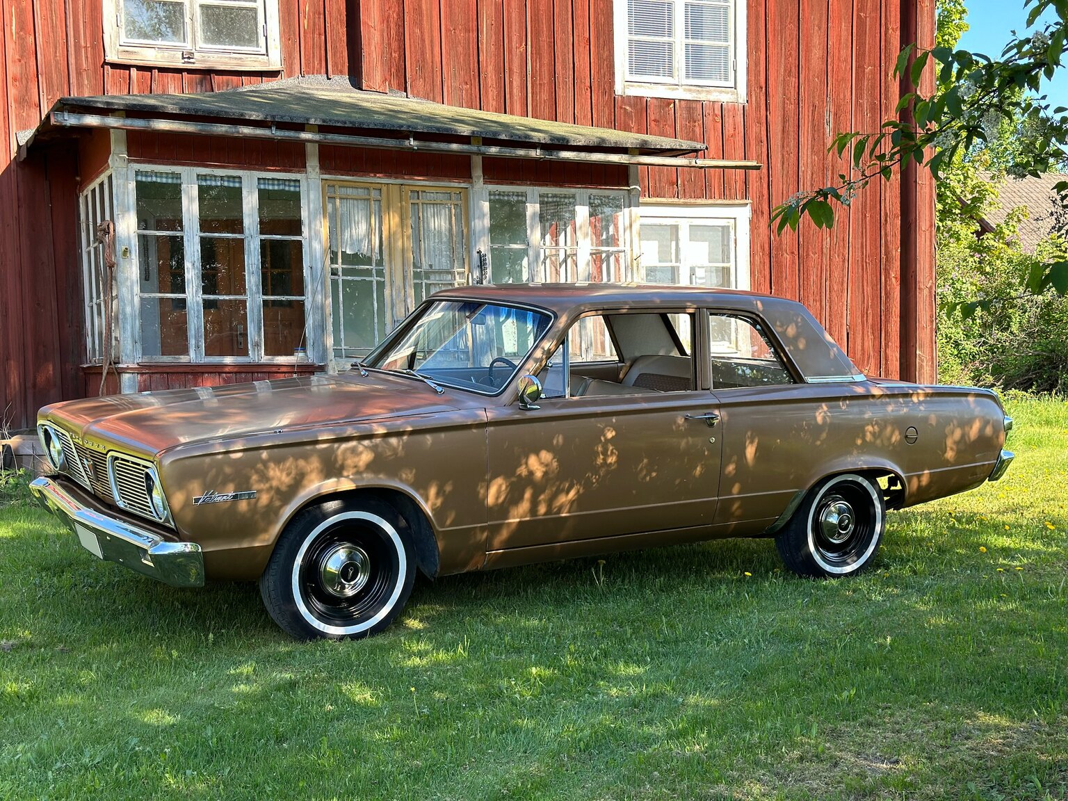 Exteriörbild på 1966 Plymouth Valiant 100 2-door Sedan