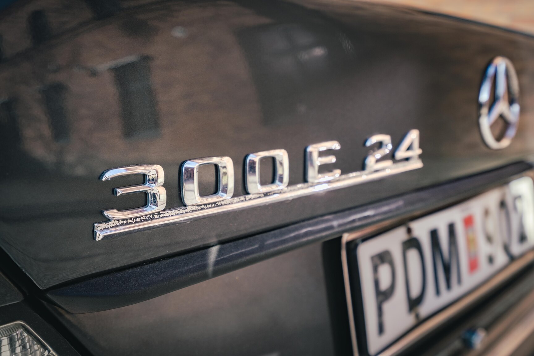 Exterior image of 1991 Mercedes-Benz 300E-24 (48)