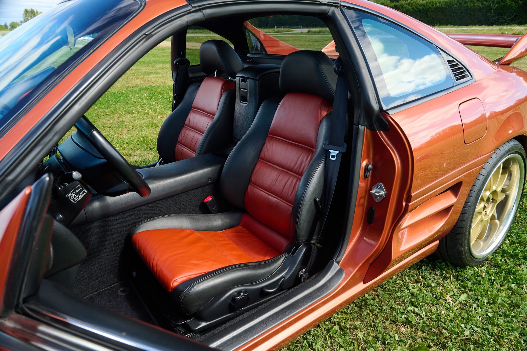 Innenraumfoto von 1999 Toyota MR2 2.0 Turbo