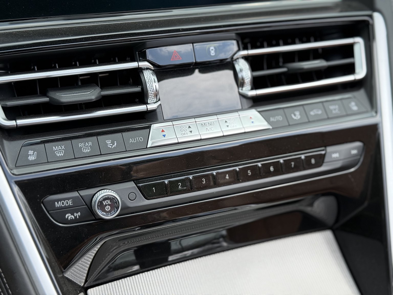 Interior image of 2019 BMW M850i xDrive Convertible Steptronic