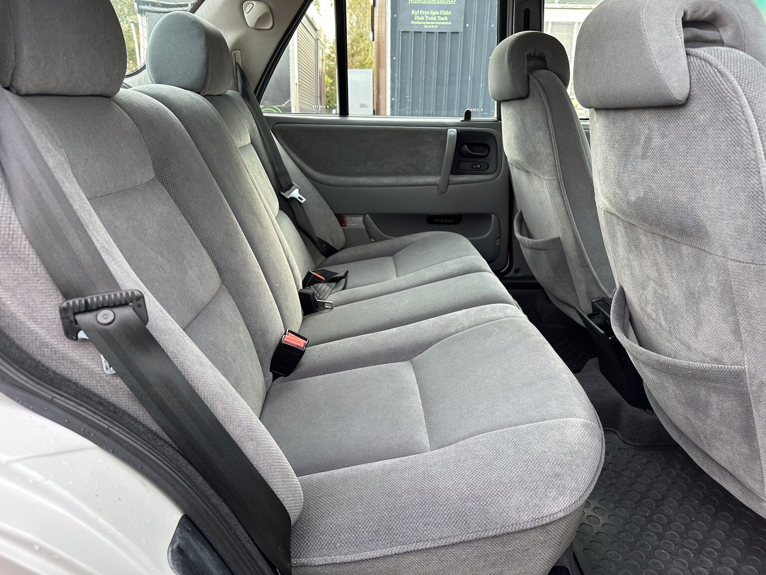Interior image of 1996 SAAB 9000