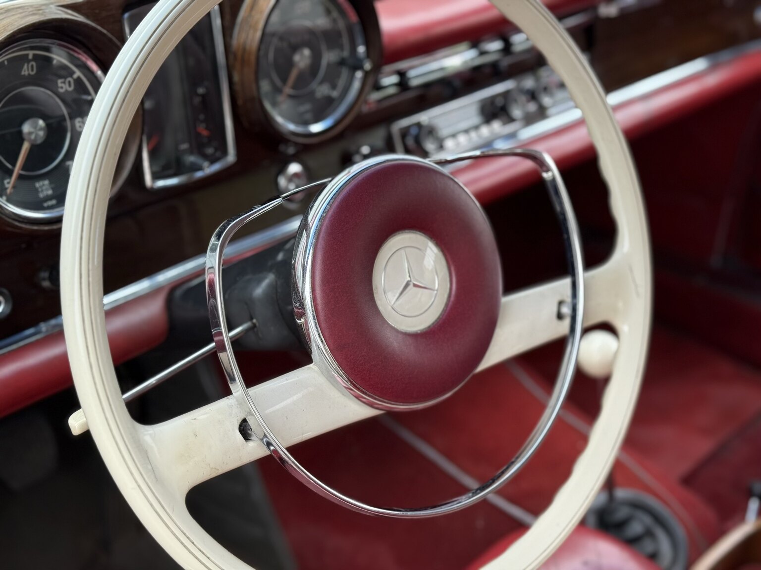 Innenraumfoto von 1963 Mercedes-Benz 220 SE