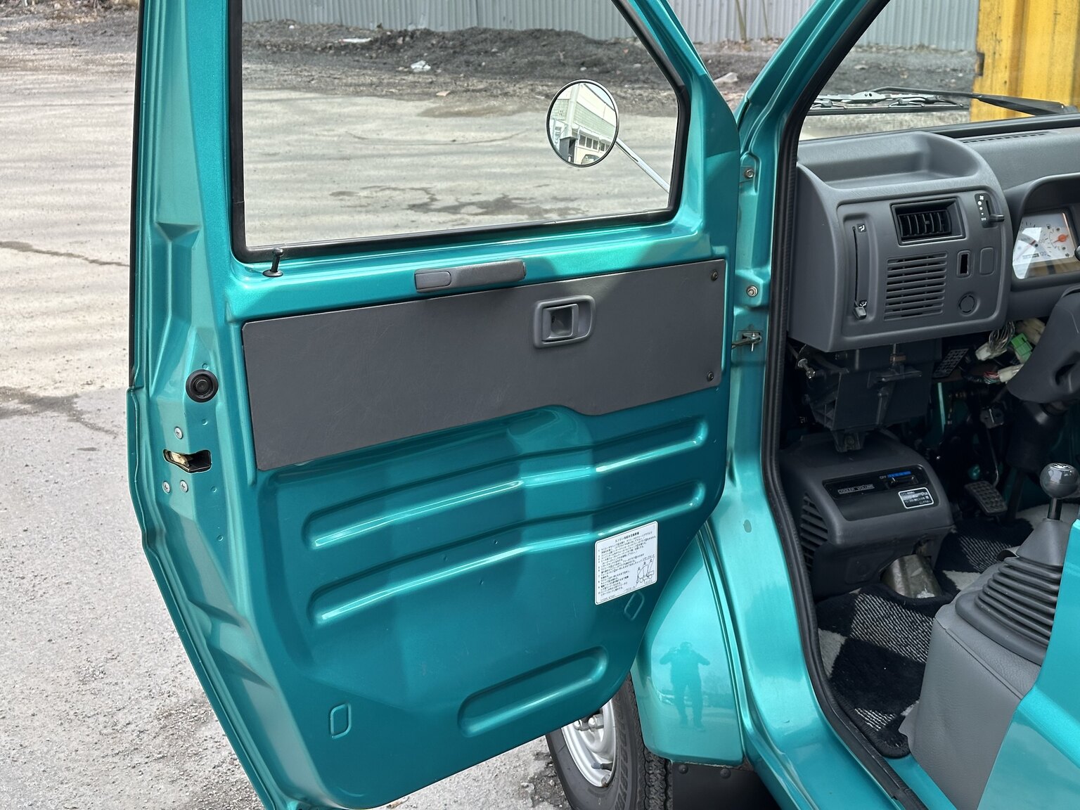 Innenraumfoto von 1997 Daihatsu Midget II