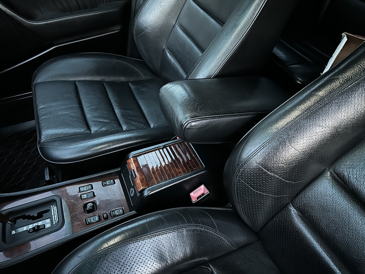 Interior image of 1996 MERCEDES-BENZ E 320 T