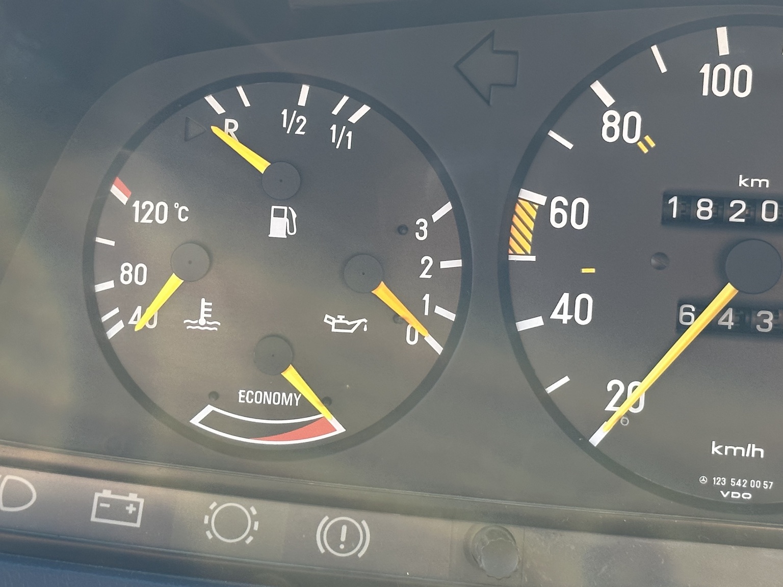 Interior image of 1985 Mercedes-Benz 200