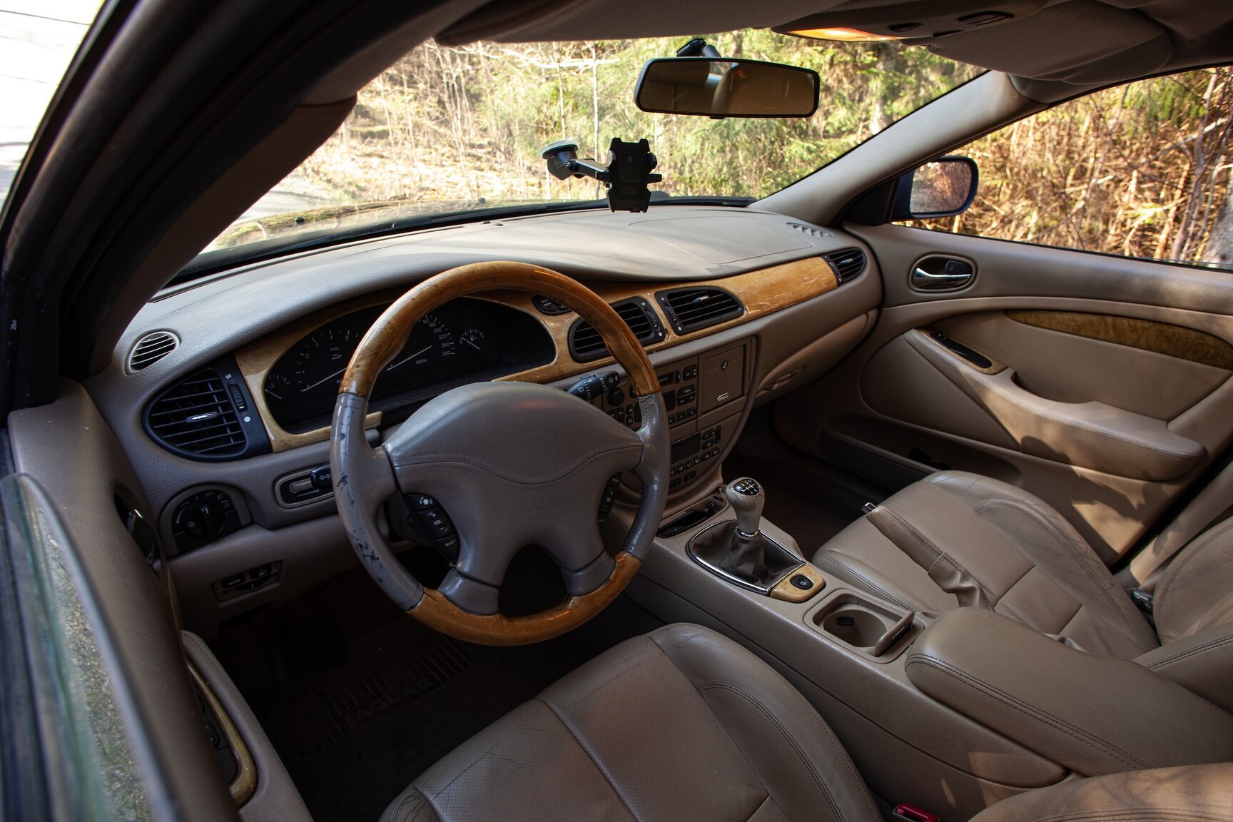 Interior image of 1999 Jaguar S-Type V6