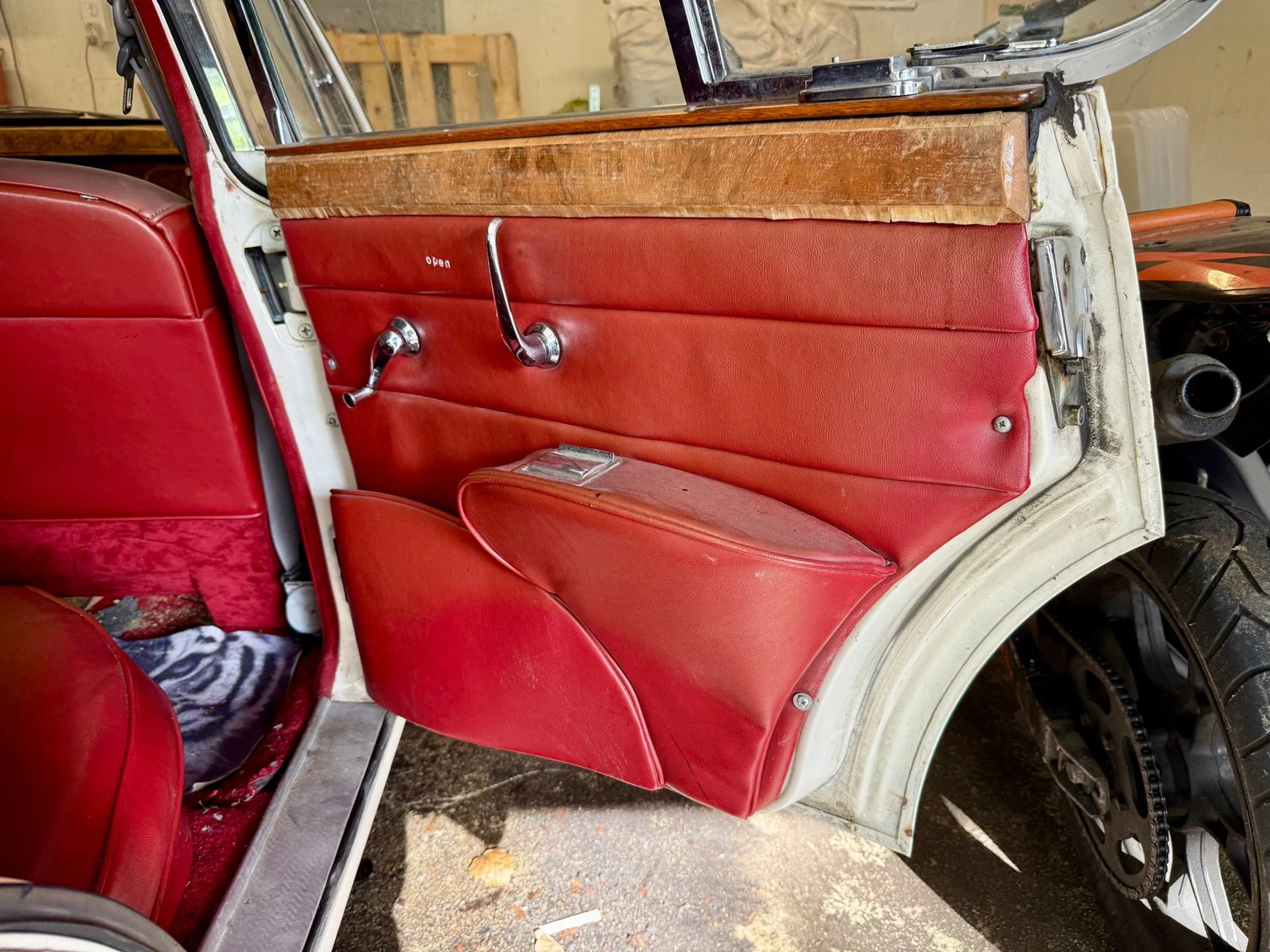 Interior image of 1961 Jaguar Mark 2 (25)