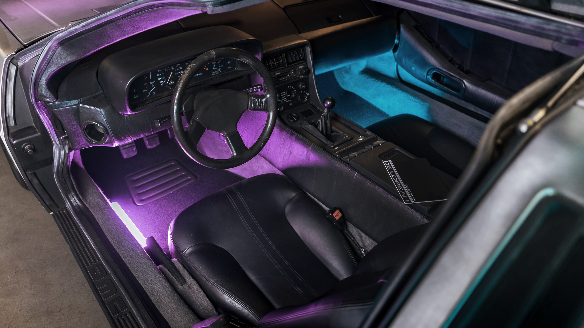 Interior image of 1981 DMC DeLorean 