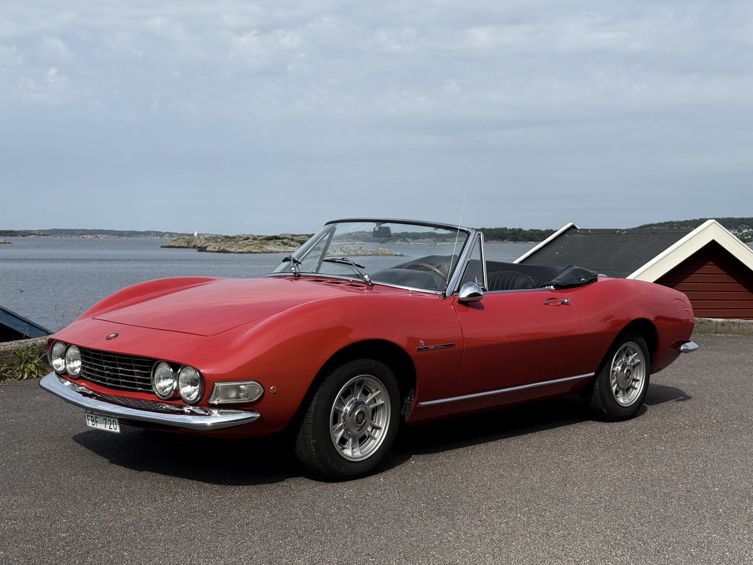 Exterior image of 1968 Fiat Dino Spider