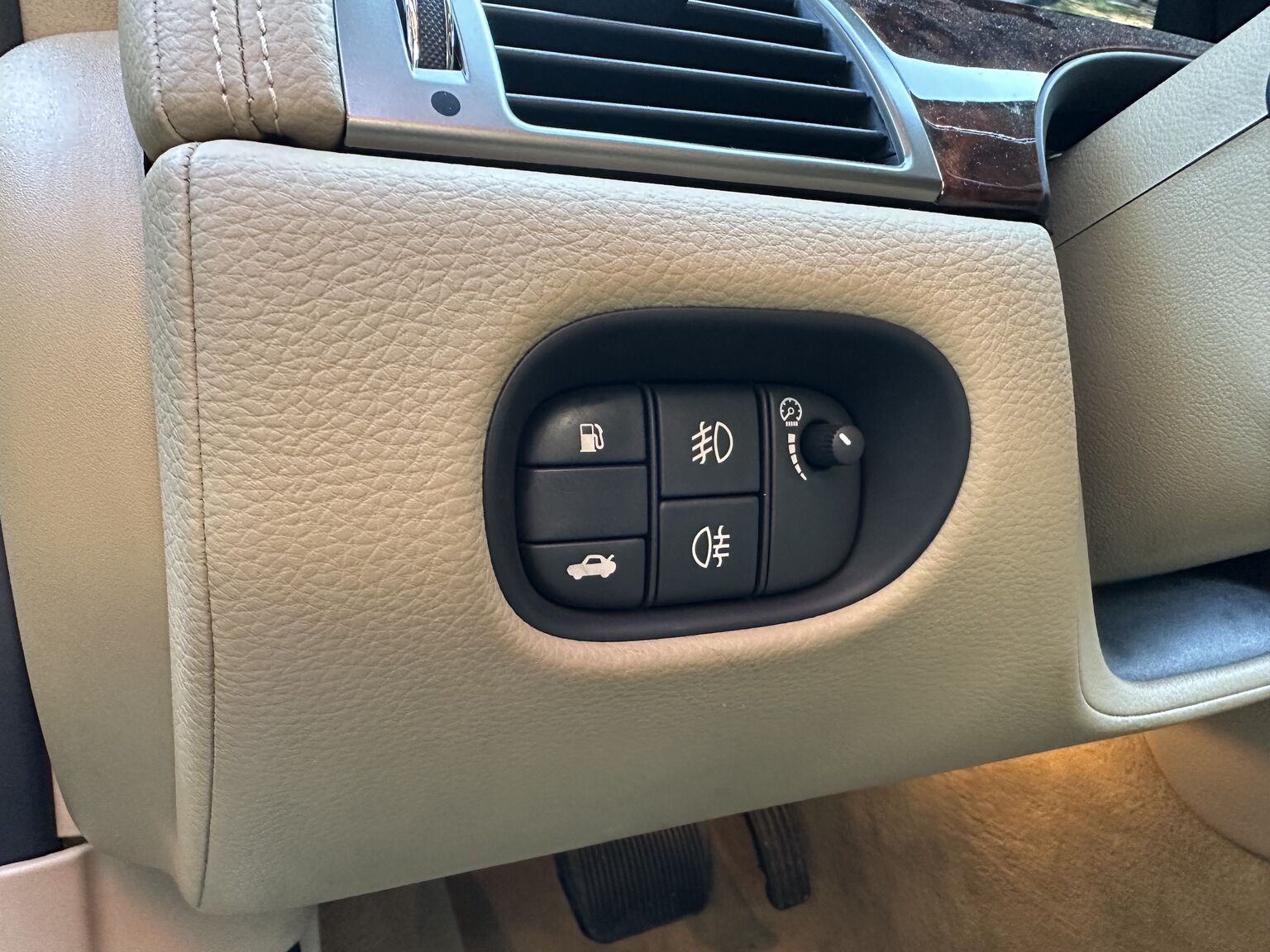 Innenraumfoto von 2007 Jaguar XKR (15)