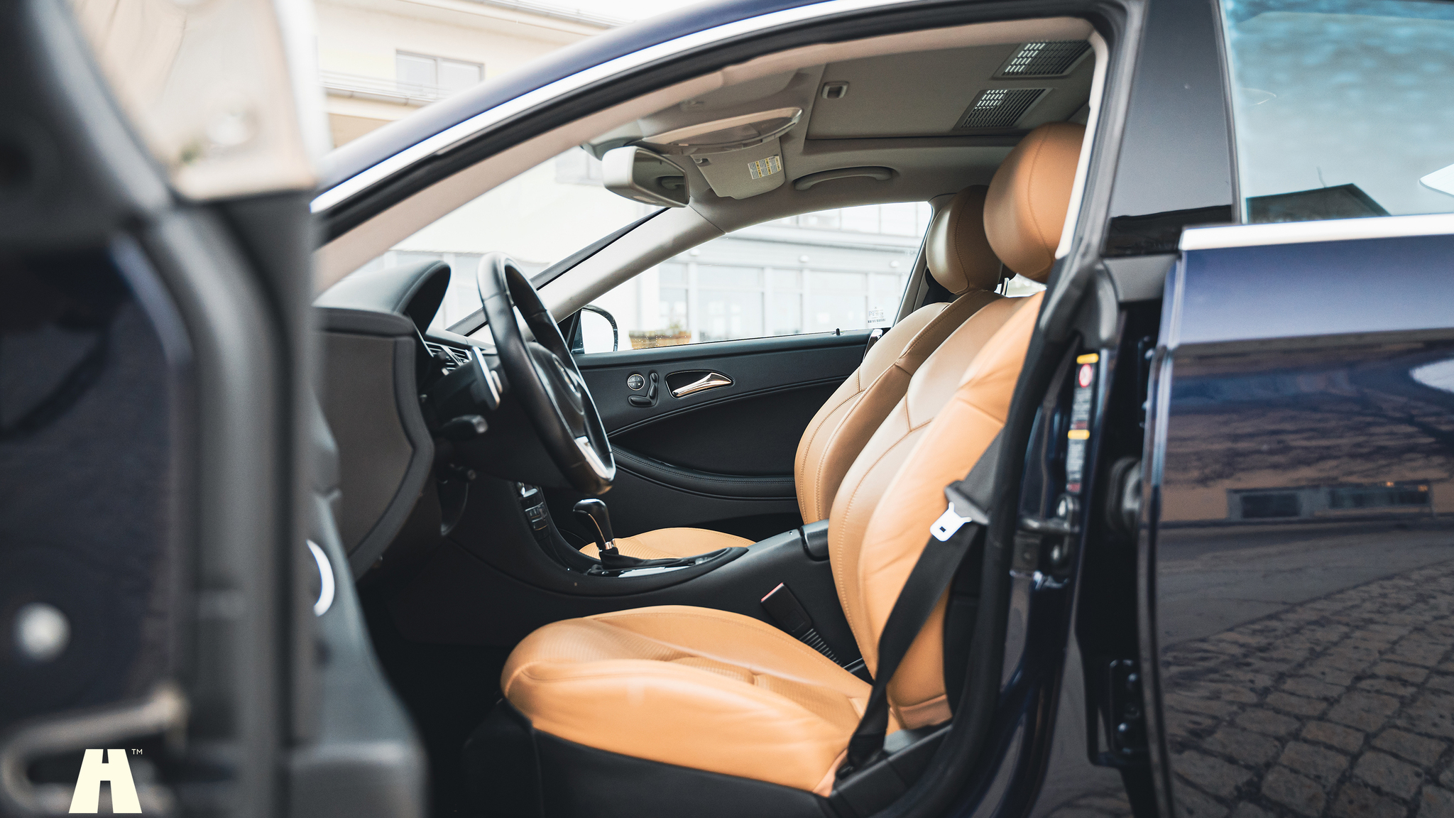 Interiörbild 2008 Mercedes-Benz CLS 63 AMG (2)