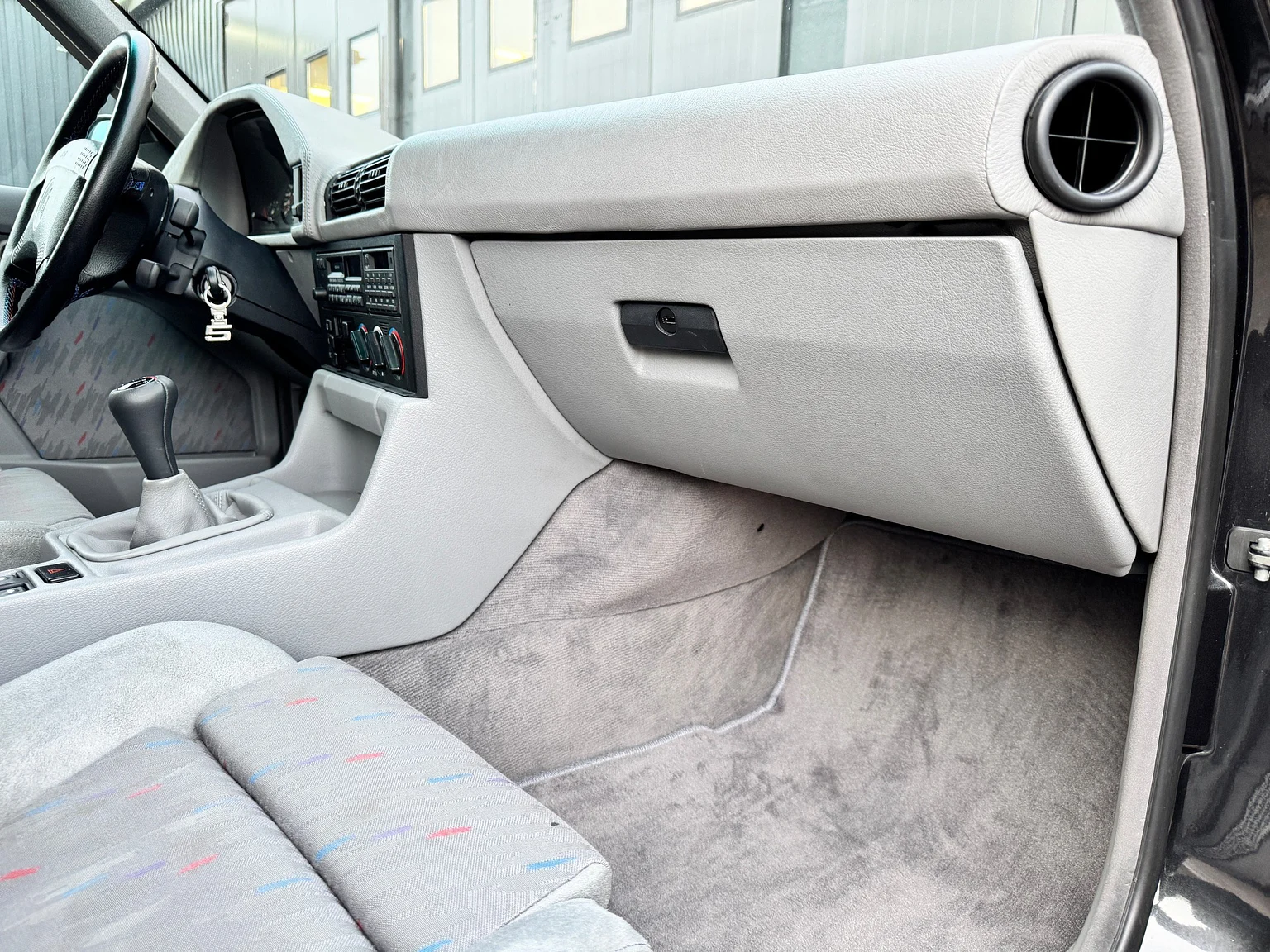 Innenraumfoto von 1993 BMW E34 M5 Touring  (104)