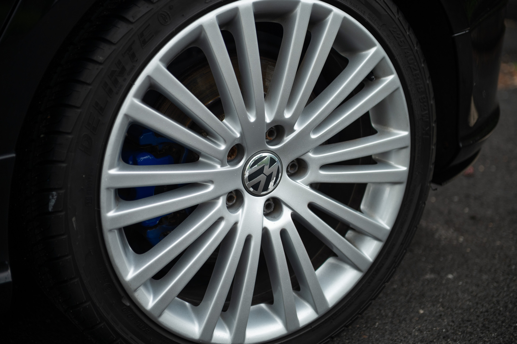 Exterior image of 2006 Volkswagen Golf R32 (26)