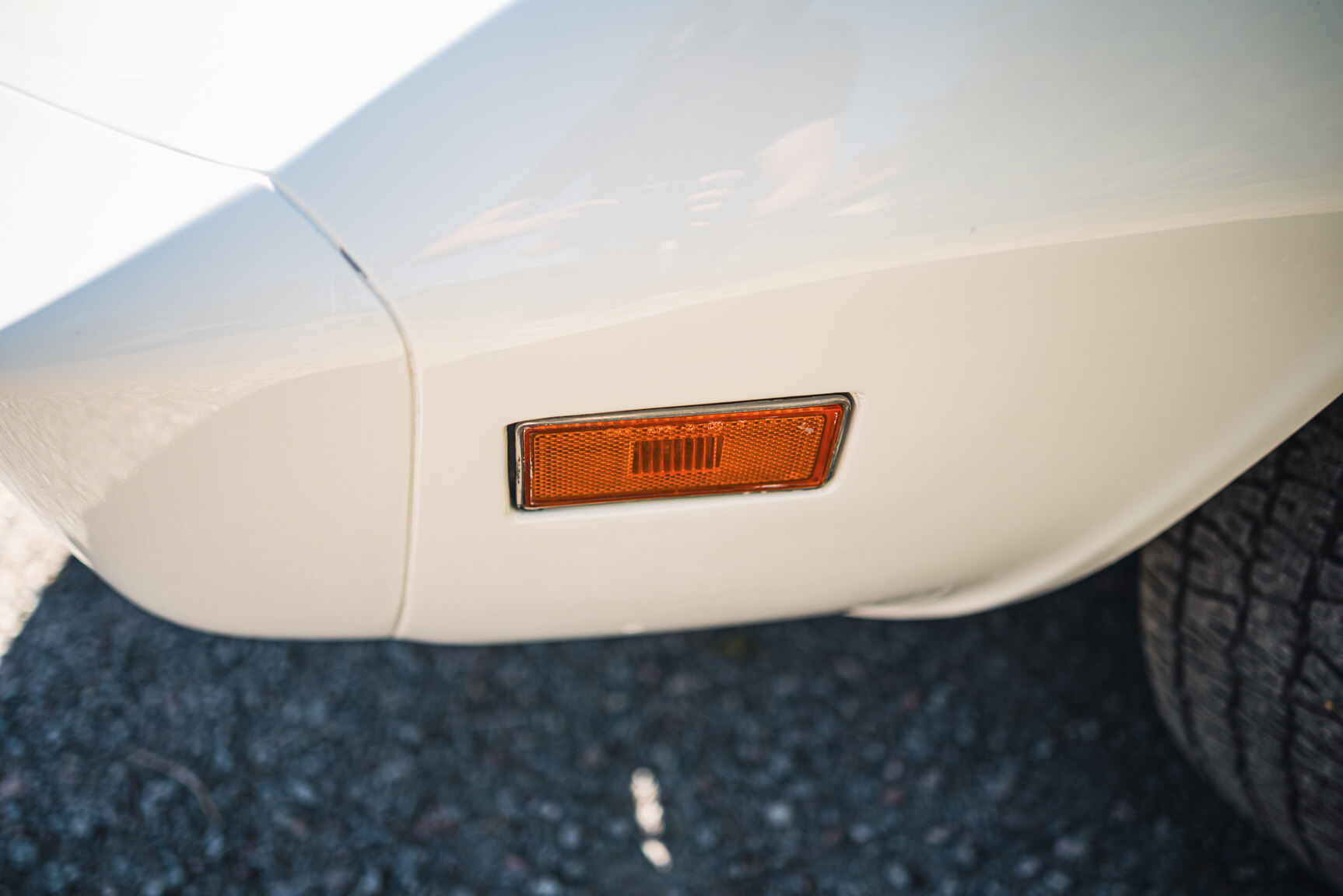 Exterior image of 1975 Chevrolet Corvette Stingray (28)