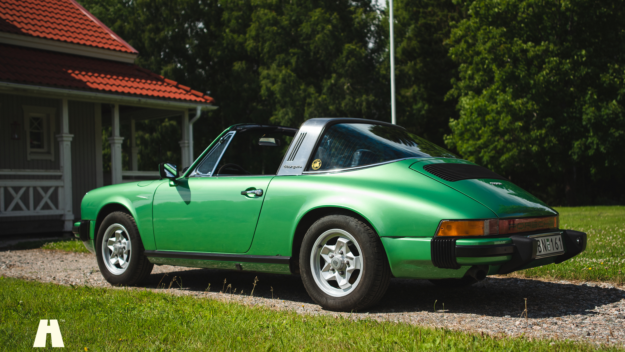 Exterior image of 1976 Porsche 911 Targa