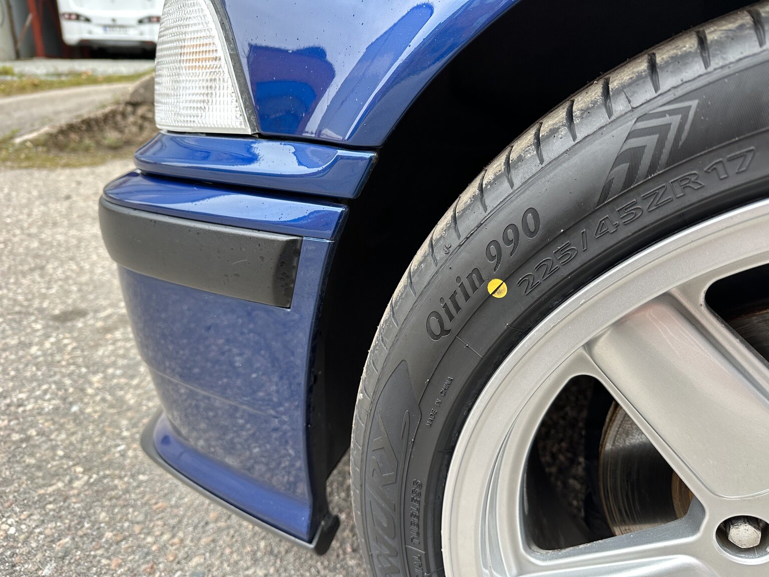 Exteriörbild på 1996 BMW 328i Coupé E36 M-Sport (42)